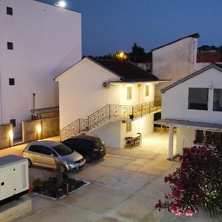 Готель Buzuku House Улцинь Екстер'єр фото