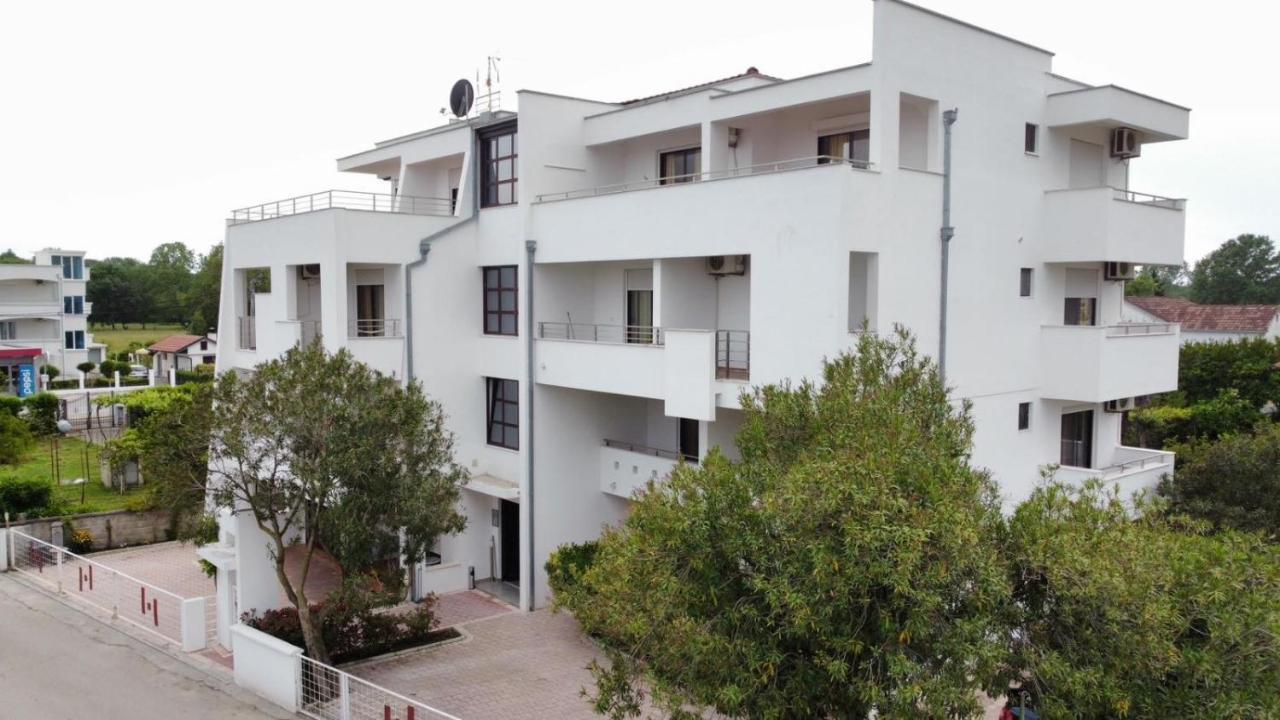 Готель Buzuku House Улцинь Екстер'єр фото