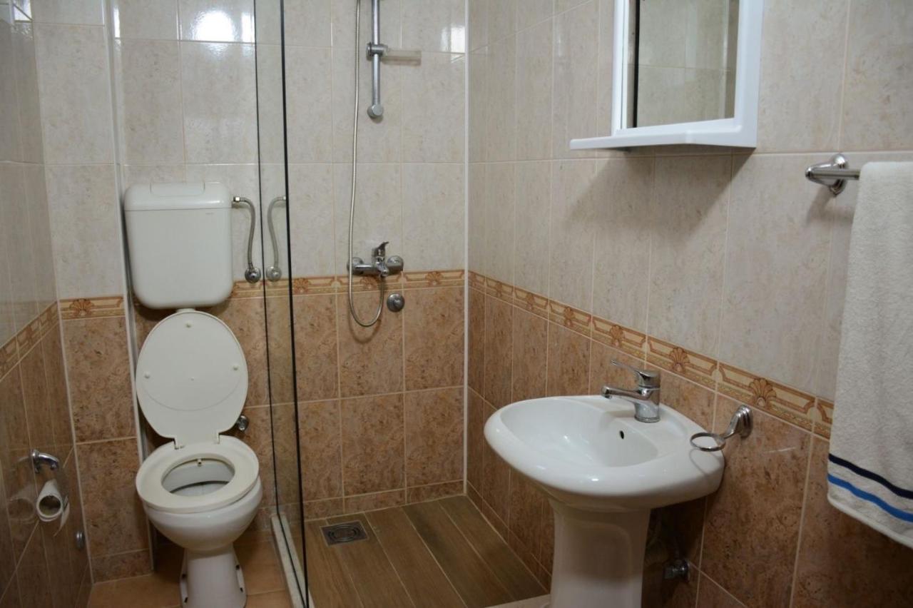 Готель Buzuku House Улцинь Екстер'єр фото